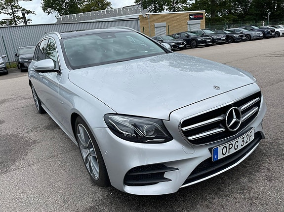Mercedes-Benz E200 d 2 of 5
