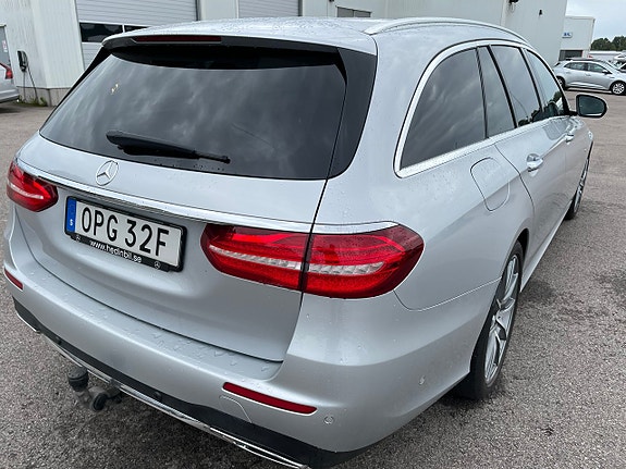 Mercedes-Benz E200 d 3 of 5