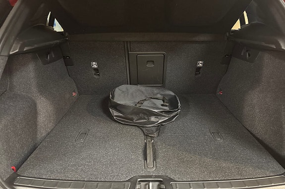 Volvo XC40 13 of 13