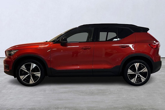 Volvo XC40 2 of 13