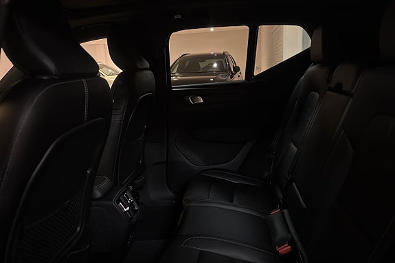 Volvo XC40 12 of 13