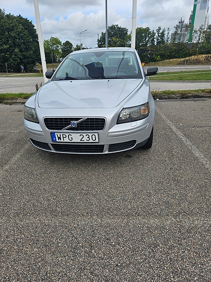 Volvo S40 2 of 5