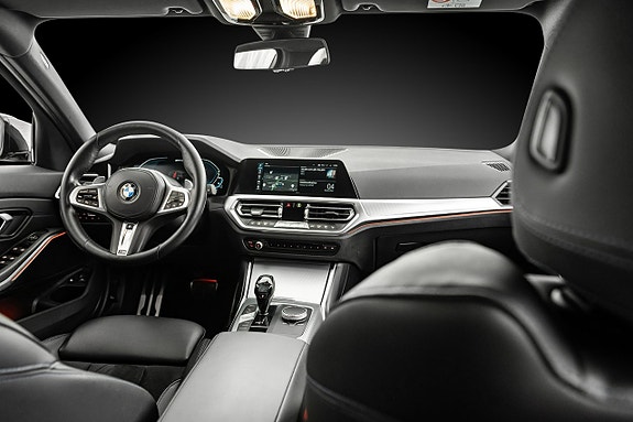 BMW 330e 21 of 21