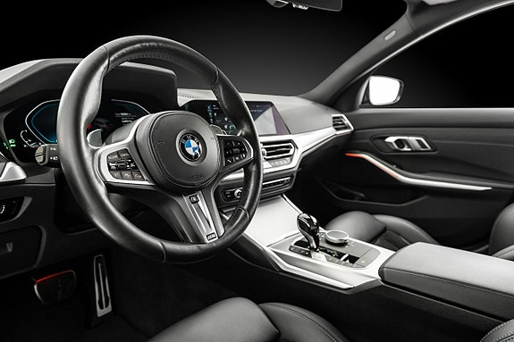 BMW 330e 15 of 21