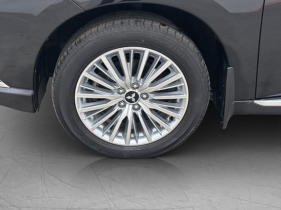 Mitsubishi Outlander 24 of 27