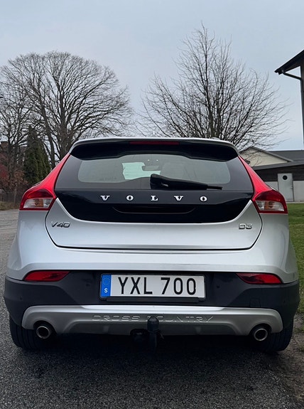 Volvo V40 Cross Country 3 of 8
