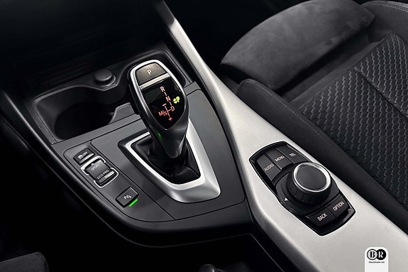 BMW M140i 14 of 19