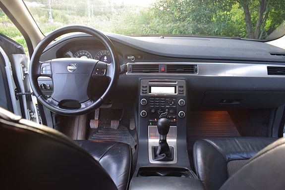 Volvo V70 6 of 12