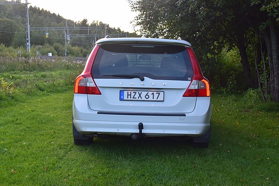 Volvo V70 3 of 12