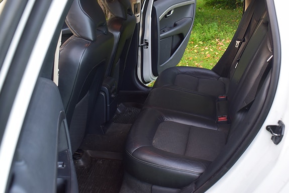Volvo V70 8 of 12