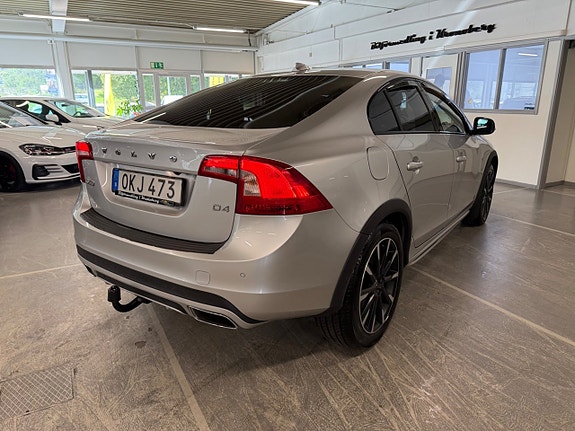 Volvo S60 Cross Country 3 of 18