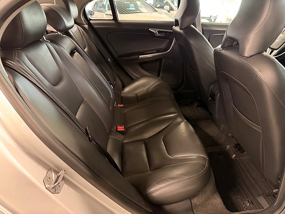 Volvo S60 Cross Country 6 of 18