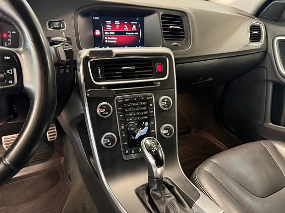 Volvo S60 Cross Country 12 of 18