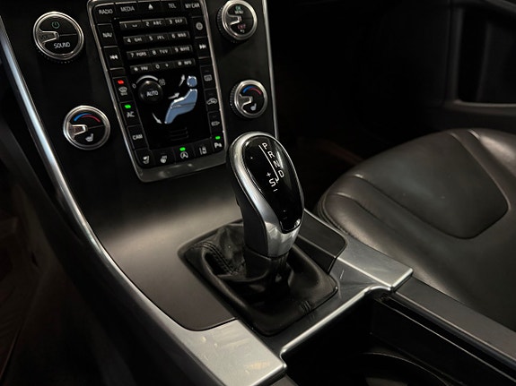 Volvo S60 Cross Country 13 of 18