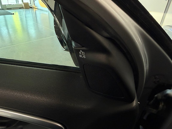 Volvo S60 Cross Country 11 of 18