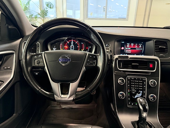 Volvo S60 Cross Country 8 of 18