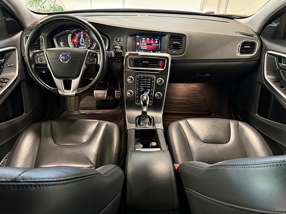 Volvo S60 Cross Country 7 of 18