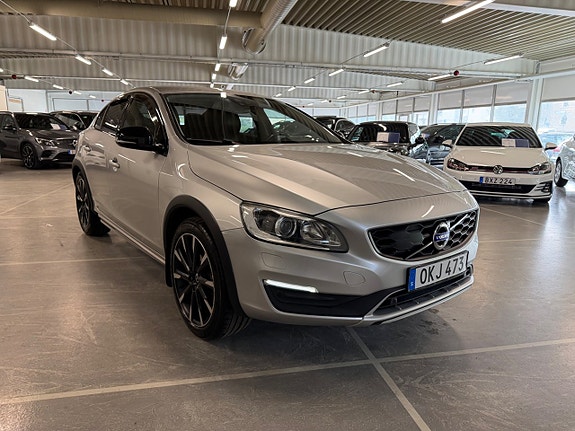 Volvo S60 Cross Country 2 of 18