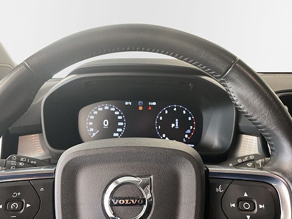 Volvo XC40 12 of 18
