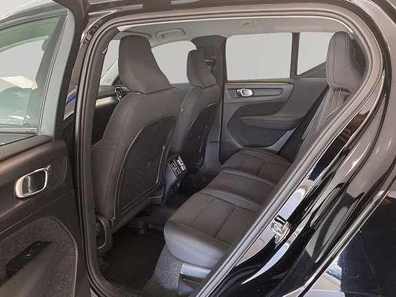 Volvo XC40 7 of 18