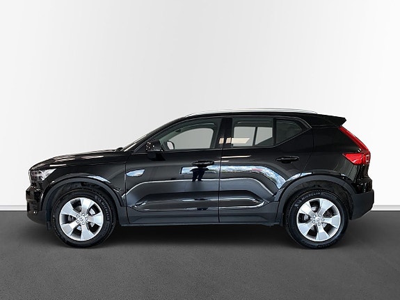Volvo XC40 3 of 18