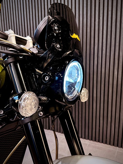 Triumph Scrambler 1200 XC Arrow 9 of 19