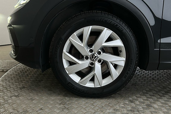 Volkswagen Tiguan 12 of 27