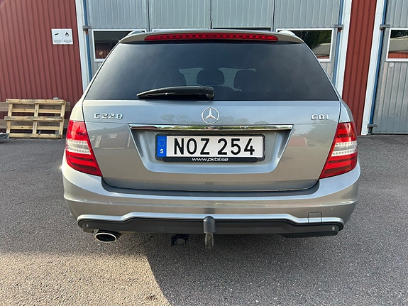 Mercedes-Benz C220 5 of 11