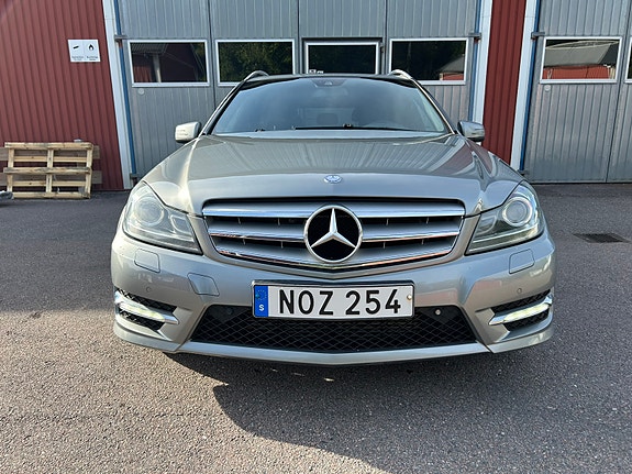 Mercedes-Benz C220 4 of 11