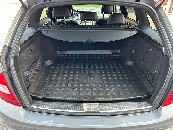 Mercedes-Benz C220 10 of 11