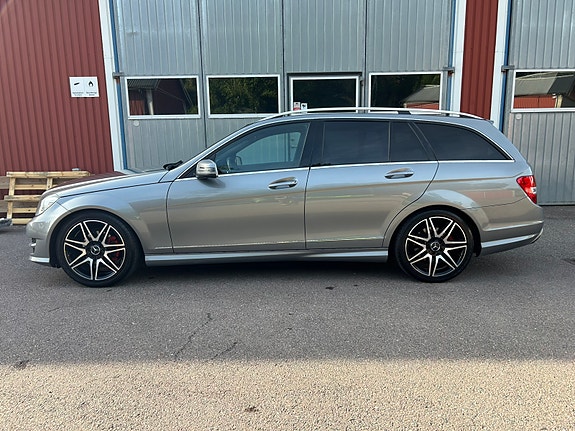 Mercedes-Benz C220 2 of 11