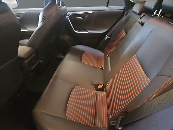 Toyota RAV4 9 of 15