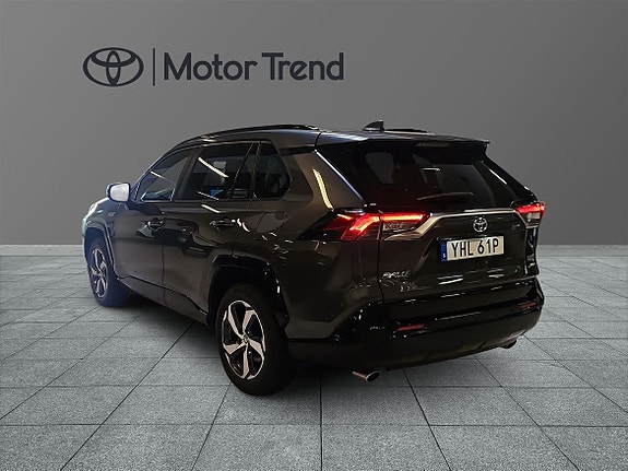 Toyota RAV4 3 of 15