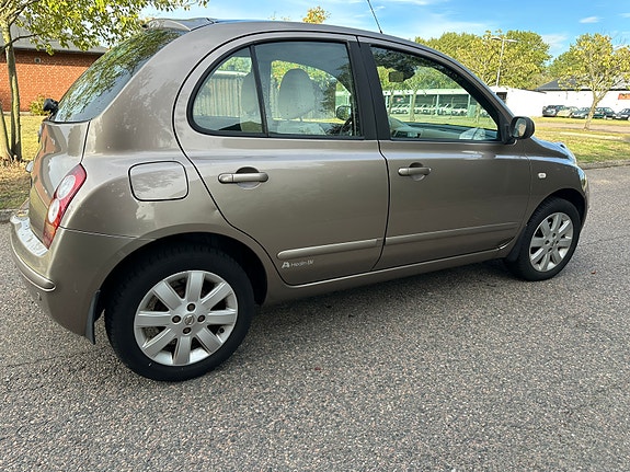 Nissan Micra 4 of 12