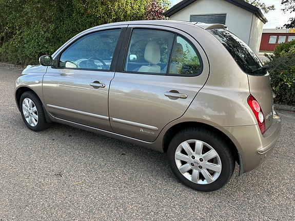 Nissan Micra 2 of 12