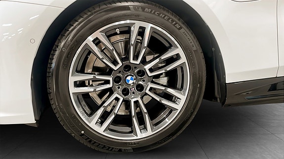 BMW 530e 9 of 9