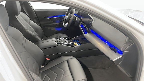 BMW 530e 3 of 9