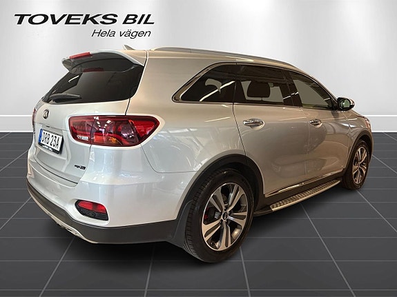 Kia Sorento 2 of 19