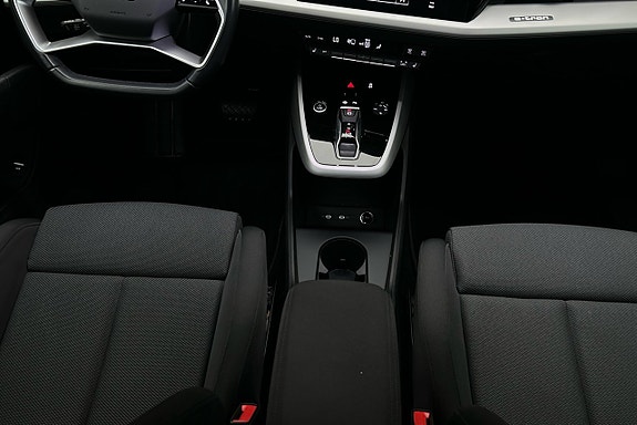 Audi Q4 e-tron 9 of 23