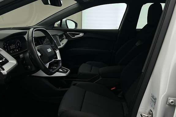 Audi Q4 e-tron 10 of 23