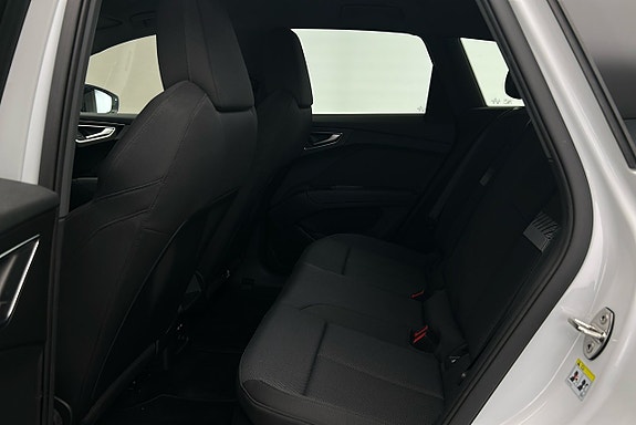Audi Q4 e-tron 13 of 23