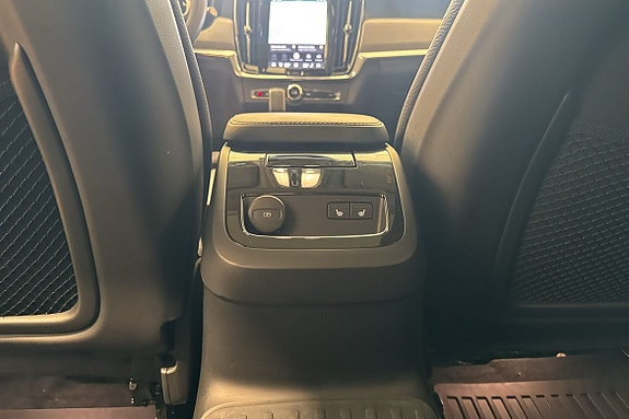 Volvo V90 26 of 30