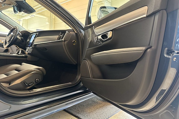 Volvo V90 16 of 30