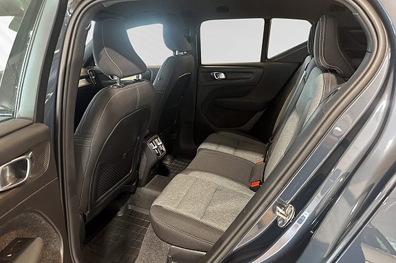 Volvo XC40 8 of 29