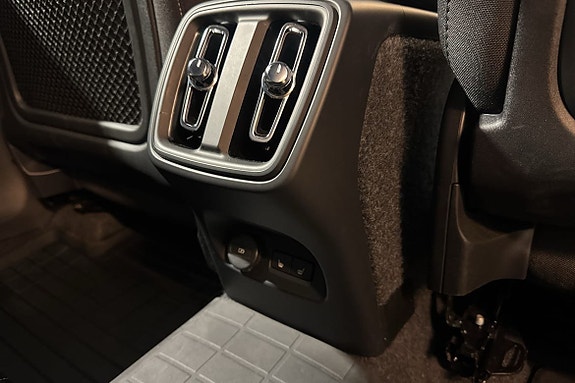Volvo XC40 17 of 29