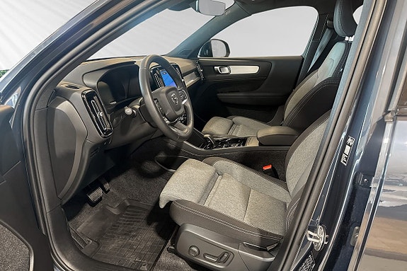 Volvo XC40 7 of 29