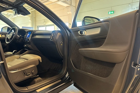 Volvo XC40 12 of 29