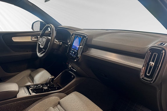 Volvo XC40 10 of 29