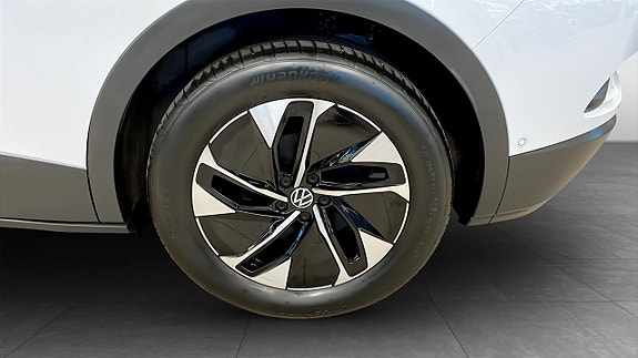 Volkswagen ID.4 6 of 17