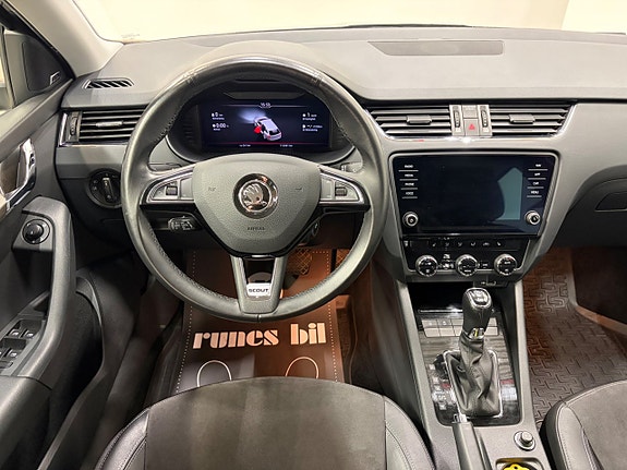 Skoda Octavia Scout 8 of 23